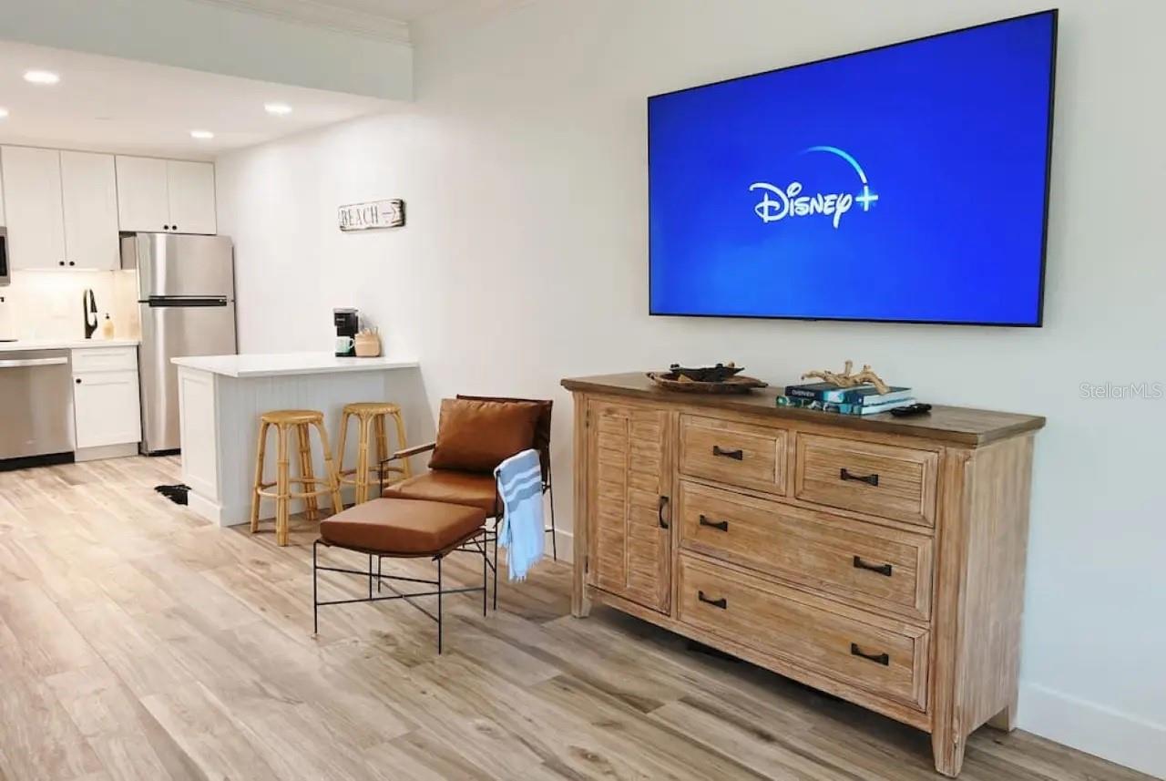 Image 3 of 18 For 611 Destiny Drive 516