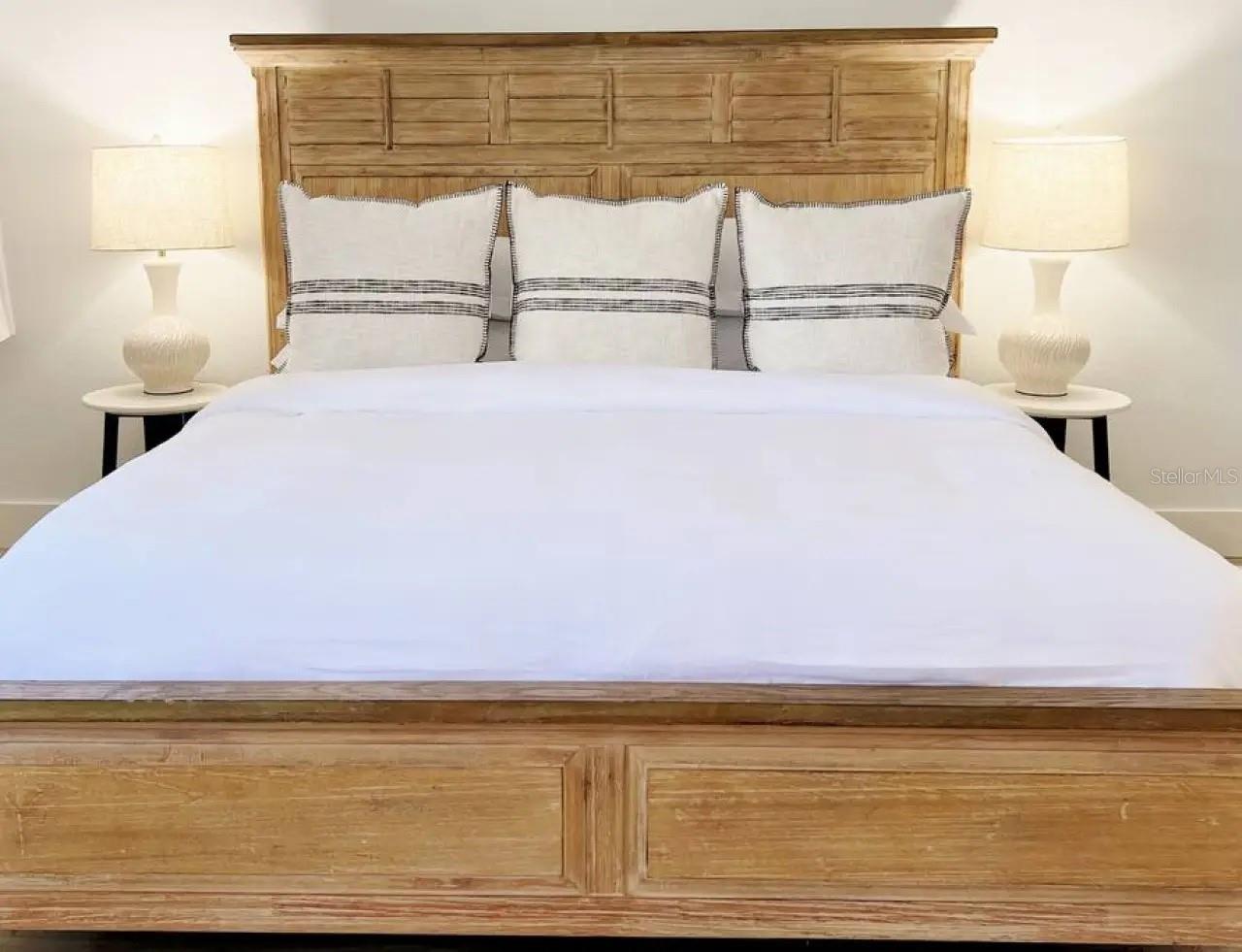 Image 5 of 18 For 611 Destiny Drive 516