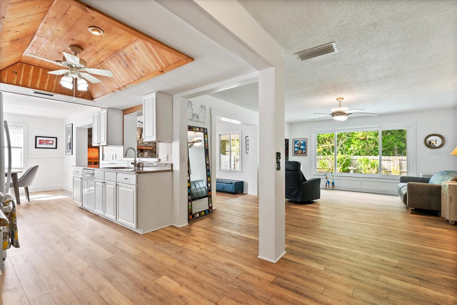 Image 3 of 31 For 1700 Patricia Avenue