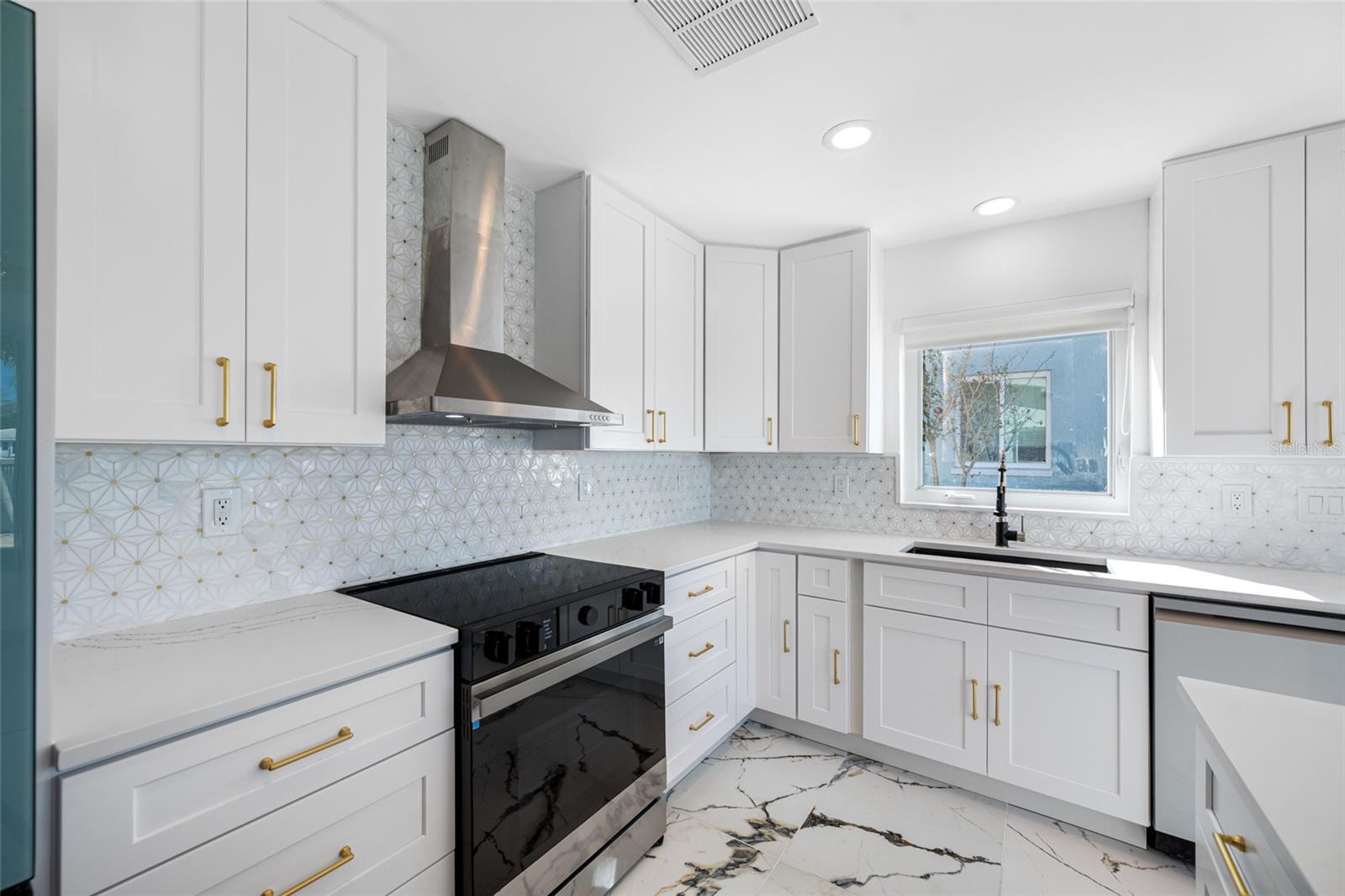 Image 17 of 60 For 600 115th Avenue