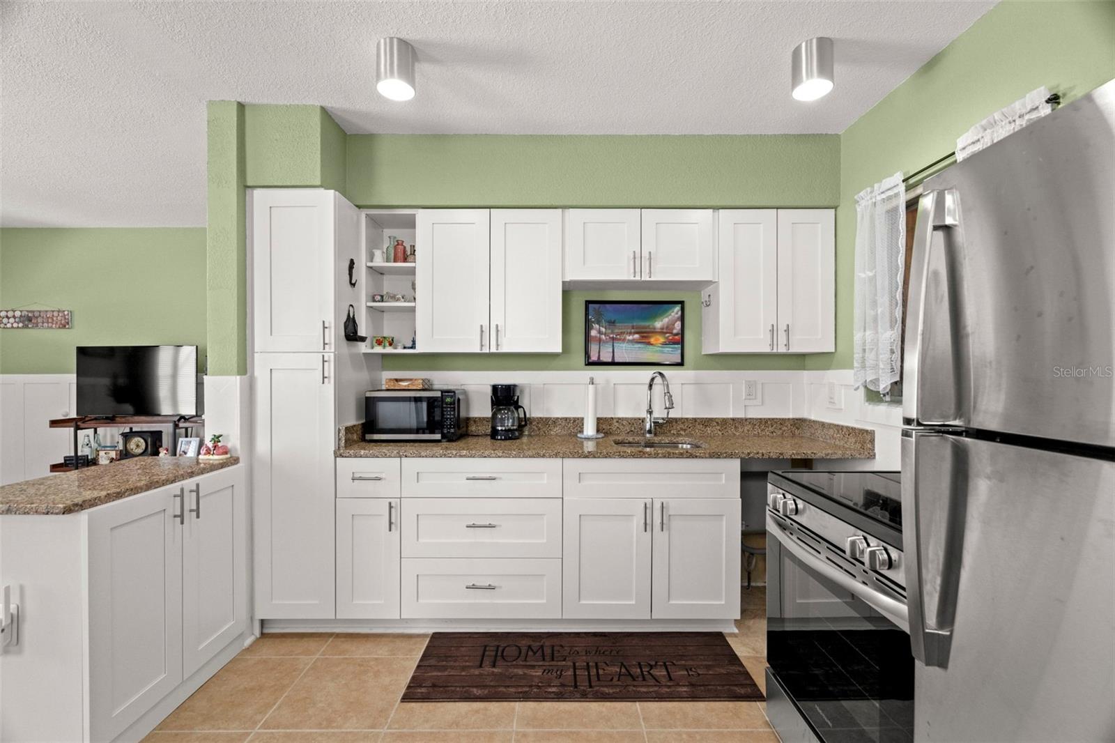 Image 11 of 30 For 46 Kipling Plaza