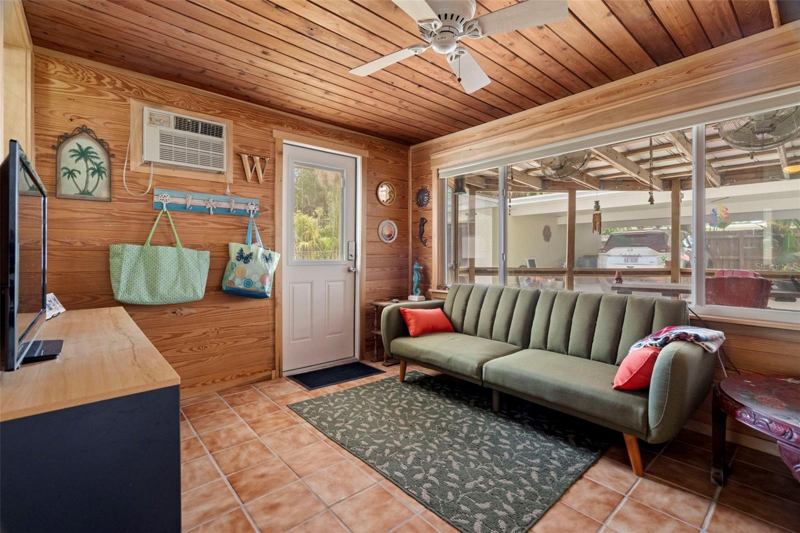 Image 18 of 30 For 46 Kipling Plaza