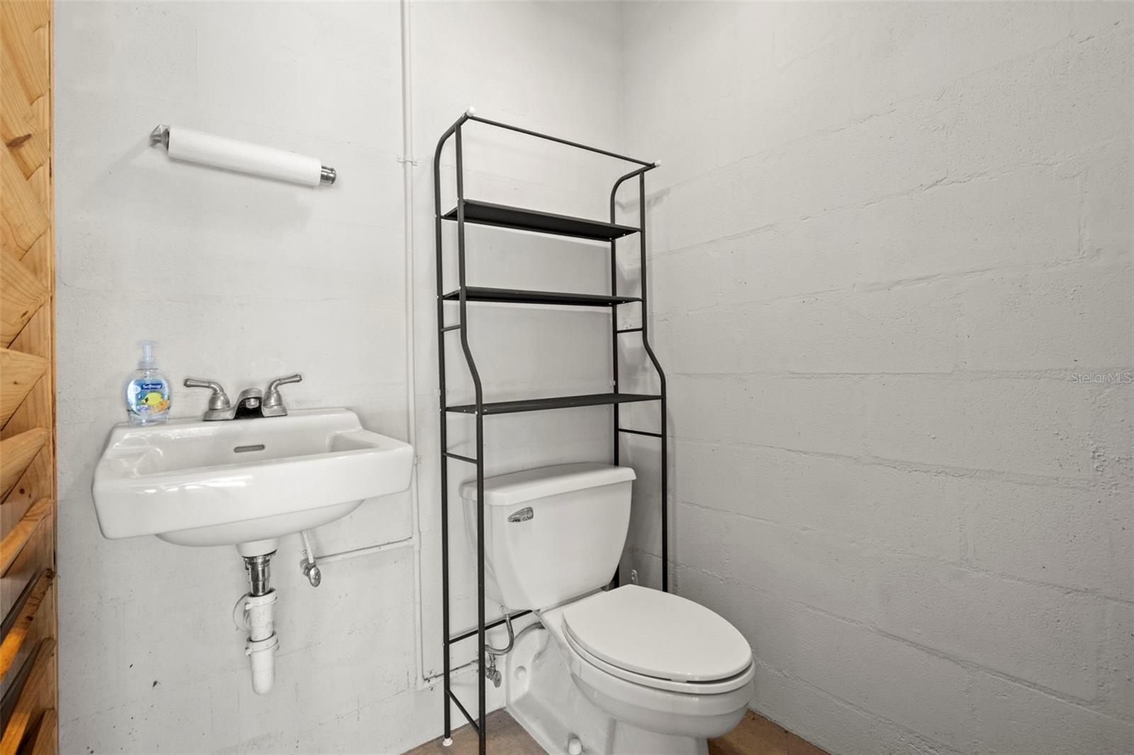 Image 20 of 30 For 46 Kipling Plaza