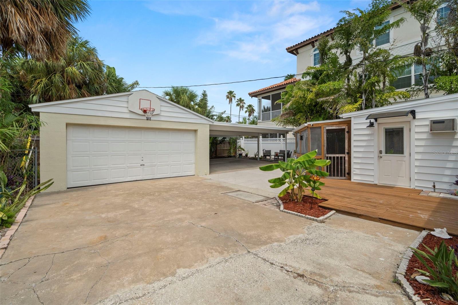 Image 25 of 30 For 46 Kipling Plaza