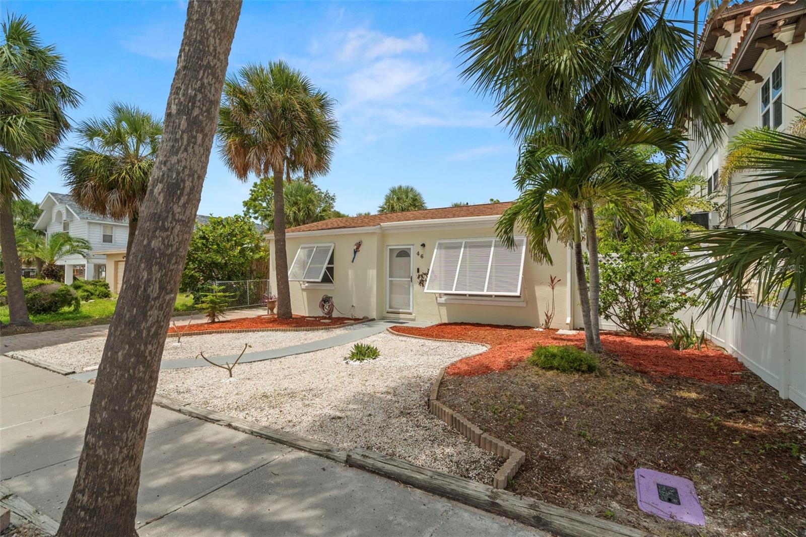 Image 27 of 30 For 46 Kipling Plaza