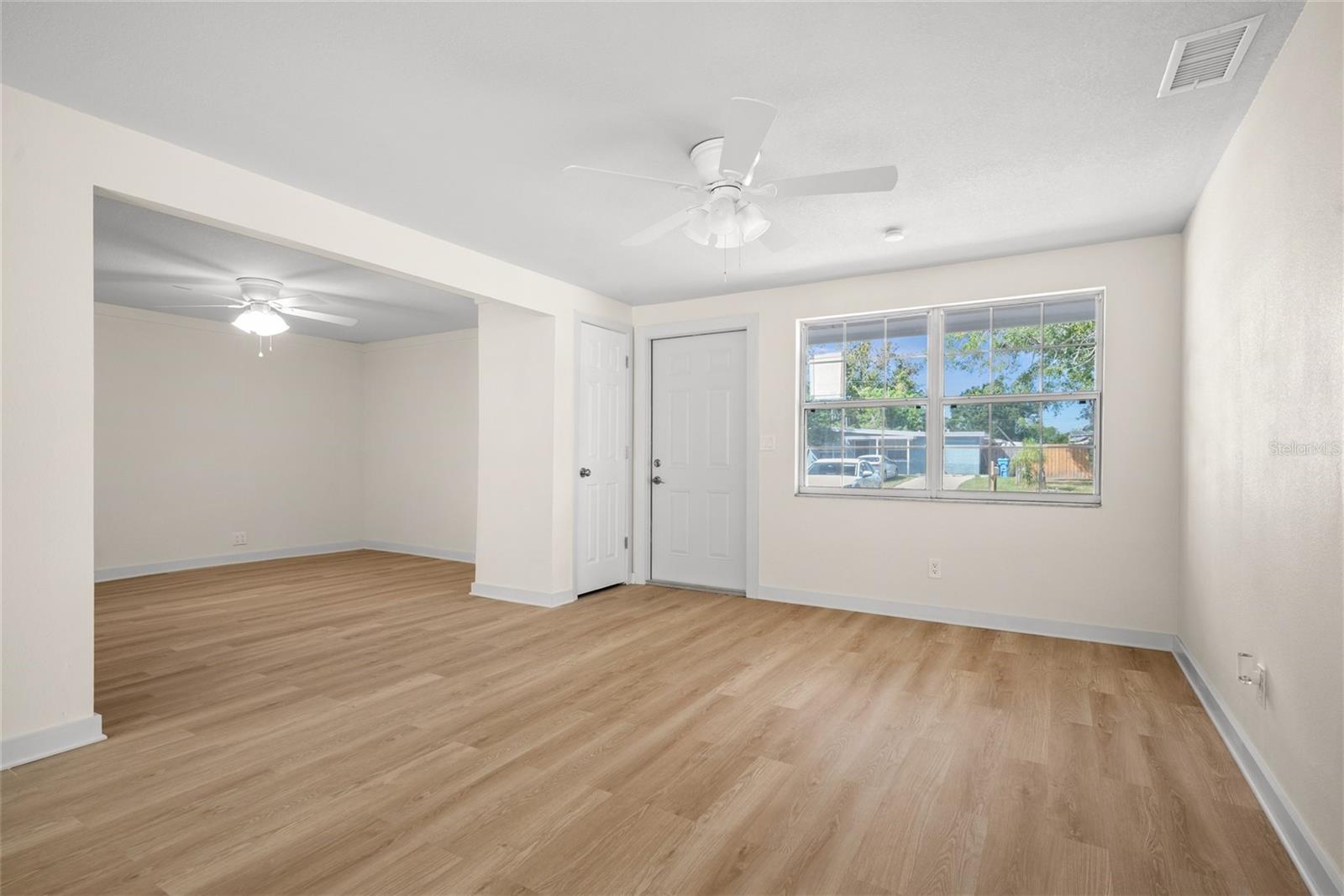 Image 11 of 30 For 9049 Orchid Dr