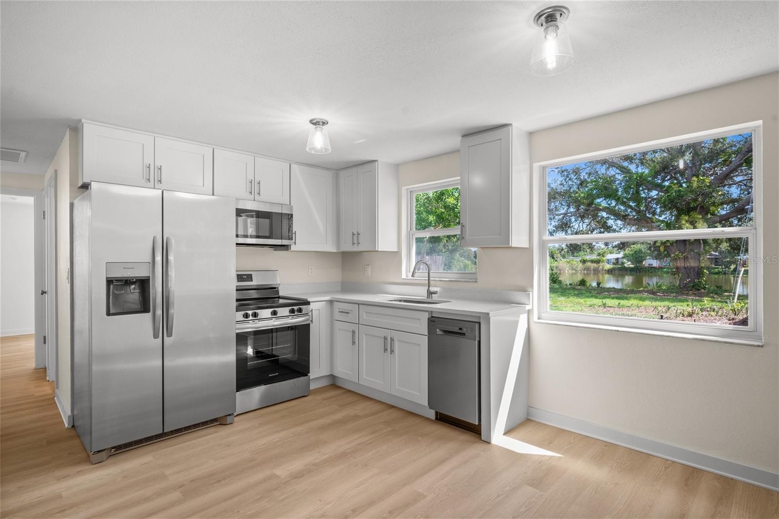 Image 13 of 30 For 9049 Orchid Dr