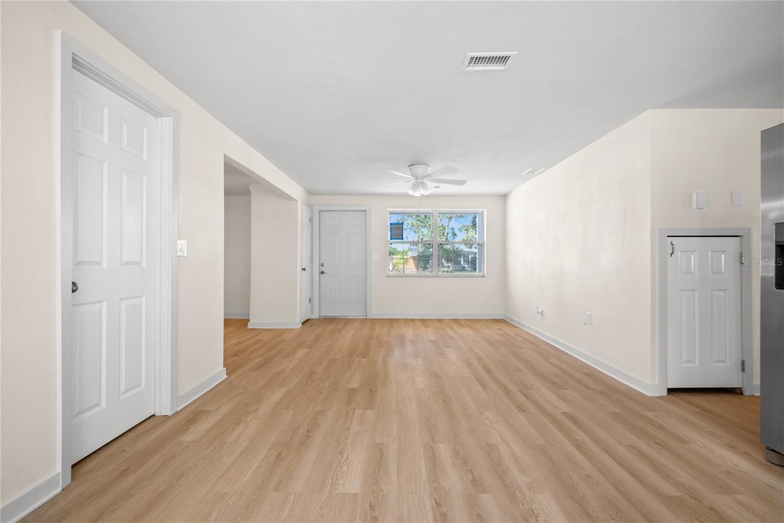 Image 15 of 30 For 9049 Orchid Dr