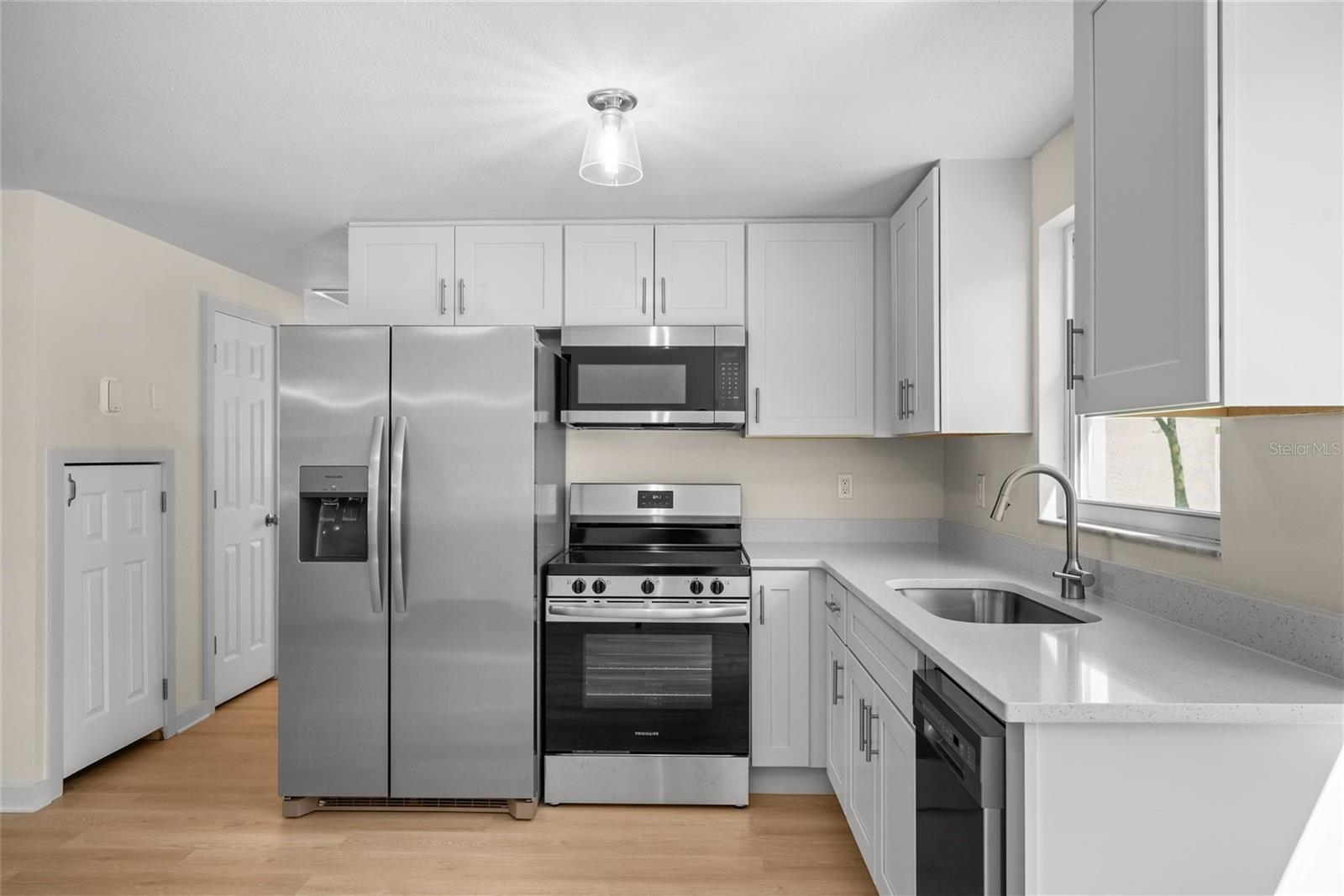 Image 16 of 30 For 9049 Orchid Dr