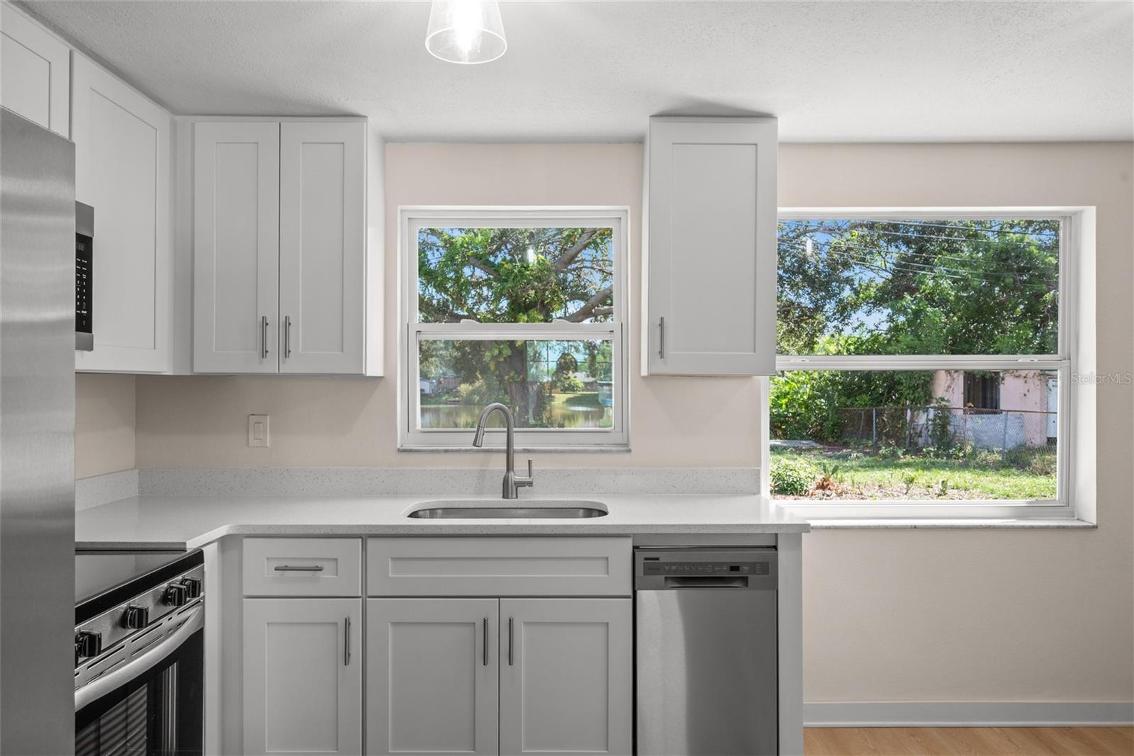 Image 19 of 30 For 9049 Orchid Dr