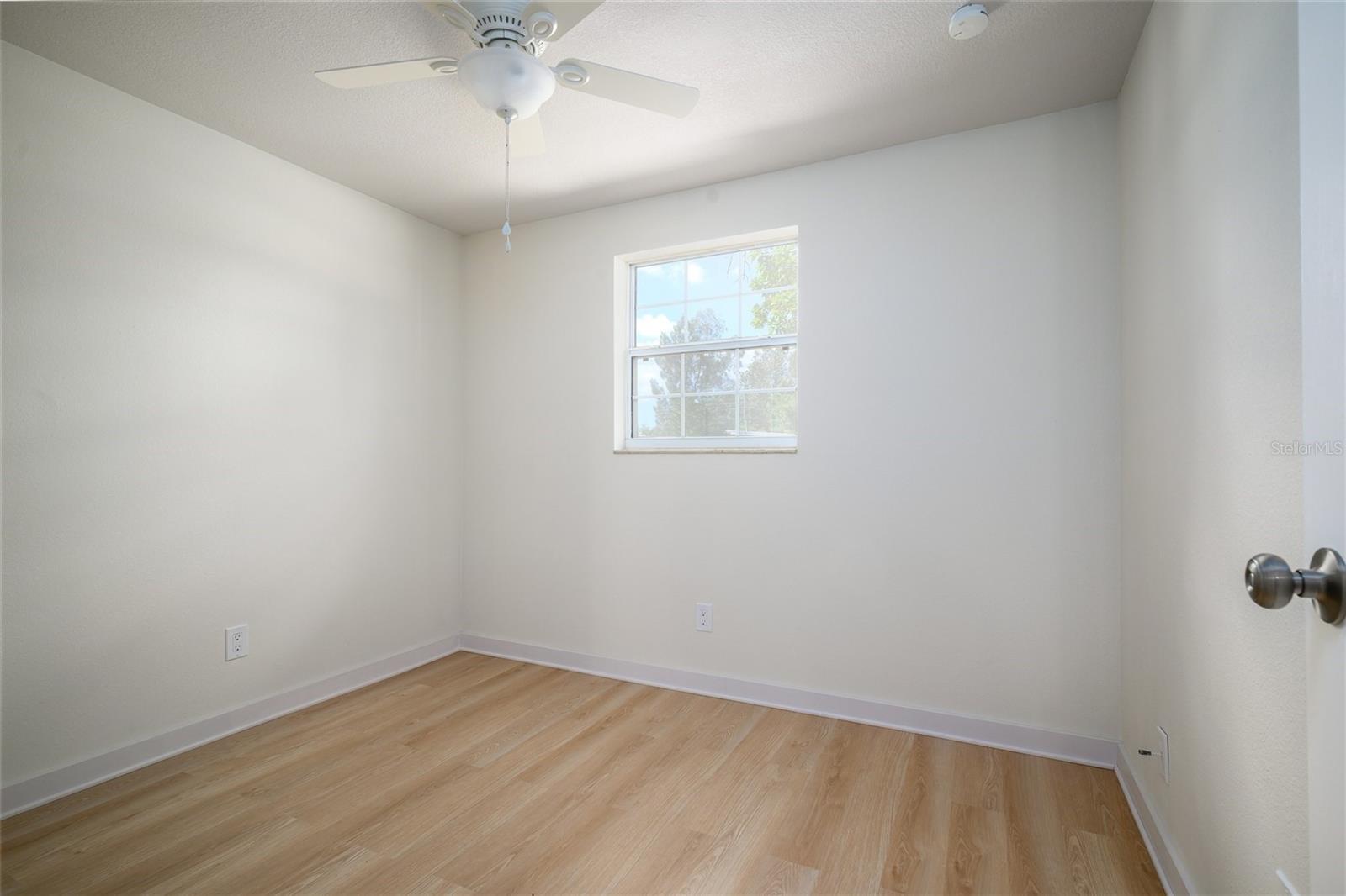 Image 21 of 30 For 9049 Orchid Dr