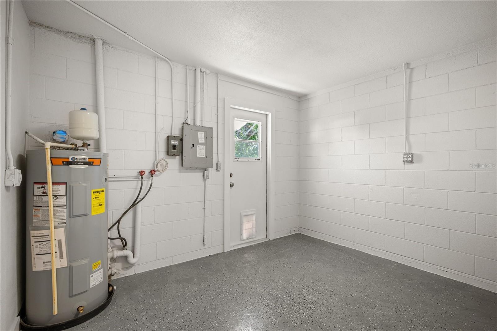 Image 27 of 30 For 9049 Orchid Dr