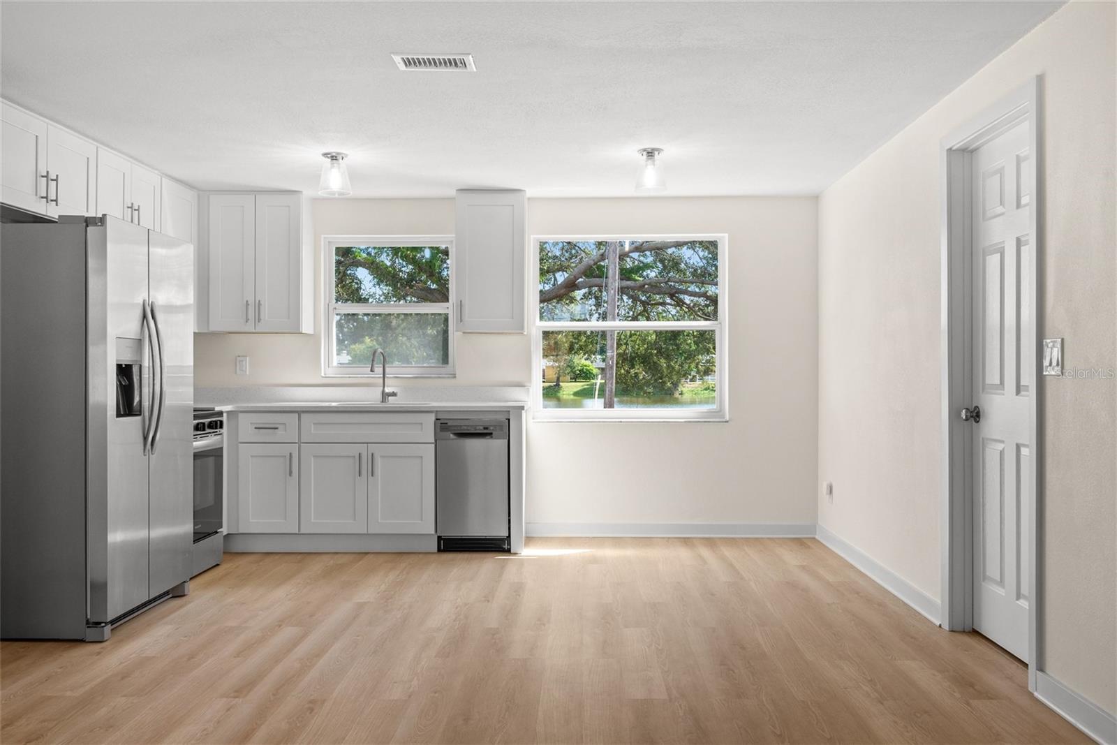 Image 8 of 30 For 9049 Orchid Dr