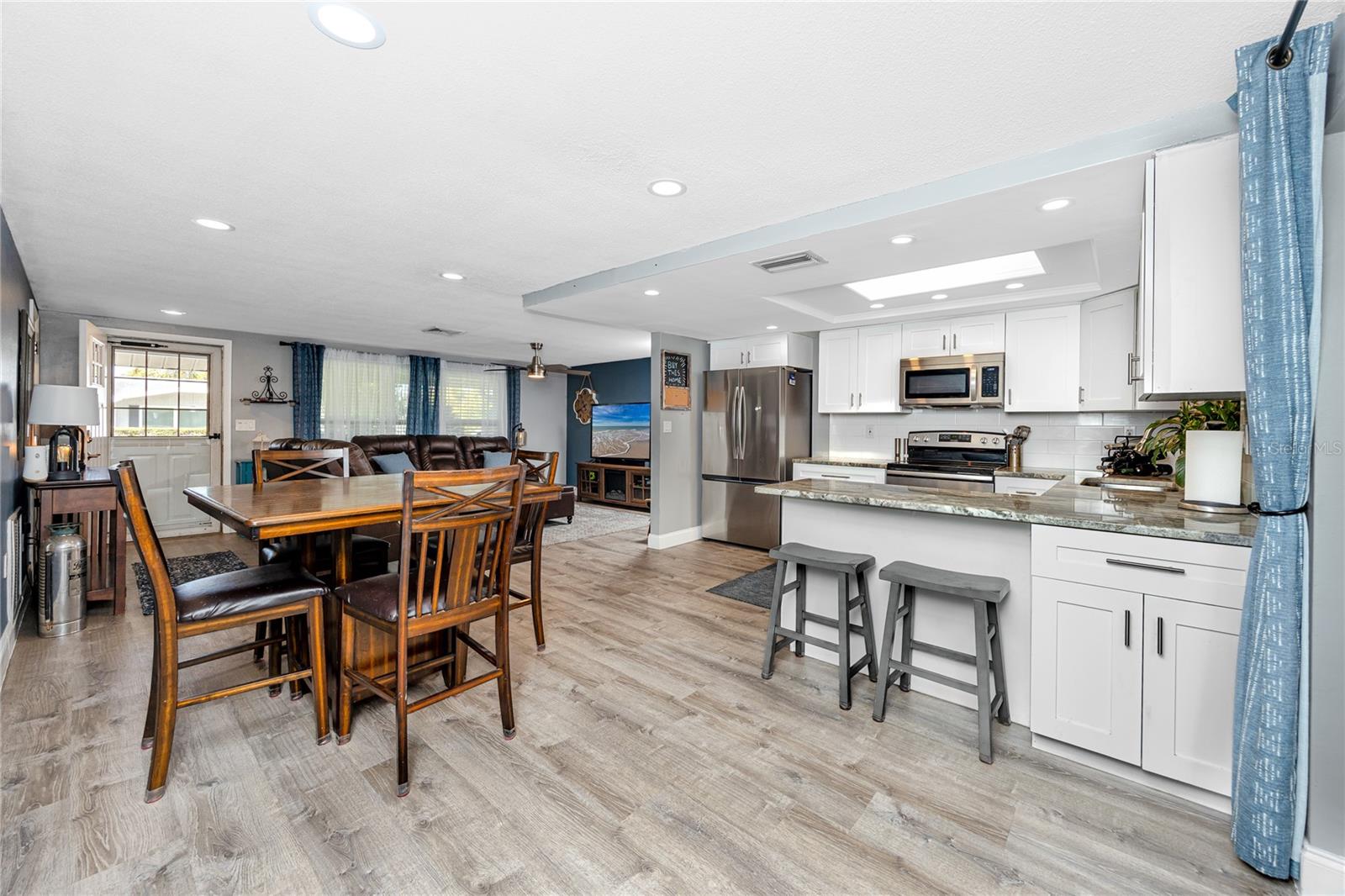 Image 12 of 37 For 7850 Raintree Drive