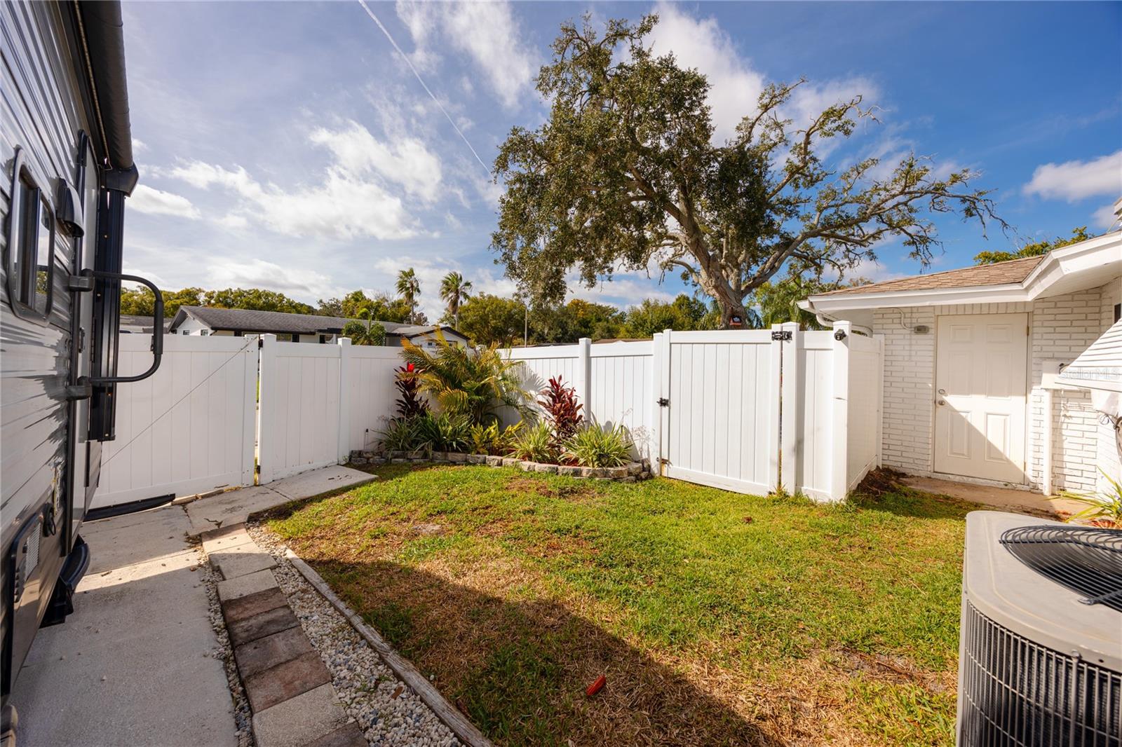 Image 33 of 37 For 7850 Raintree Drive