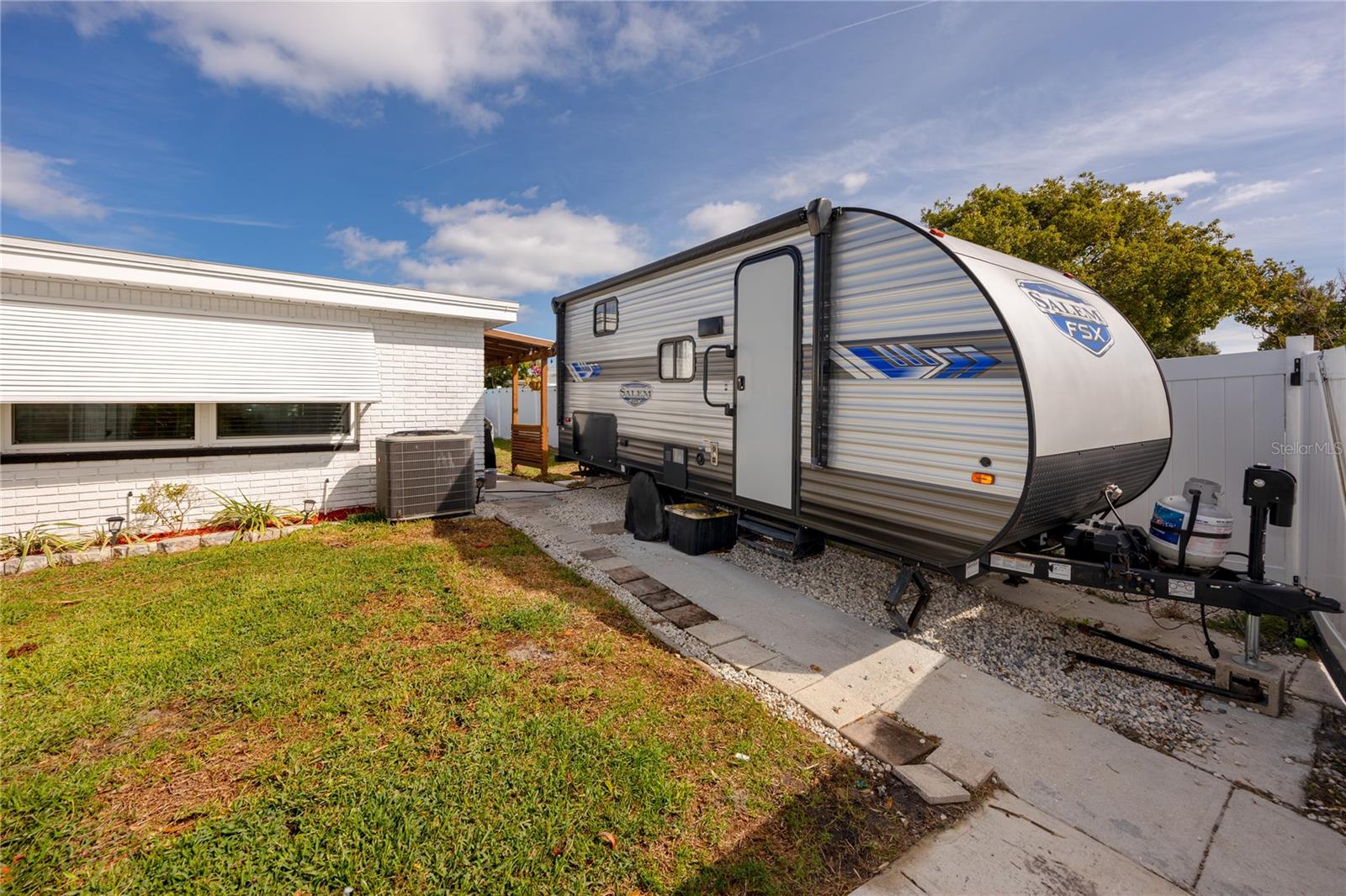 Image 34 of 37 For 7850 Raintree Drive