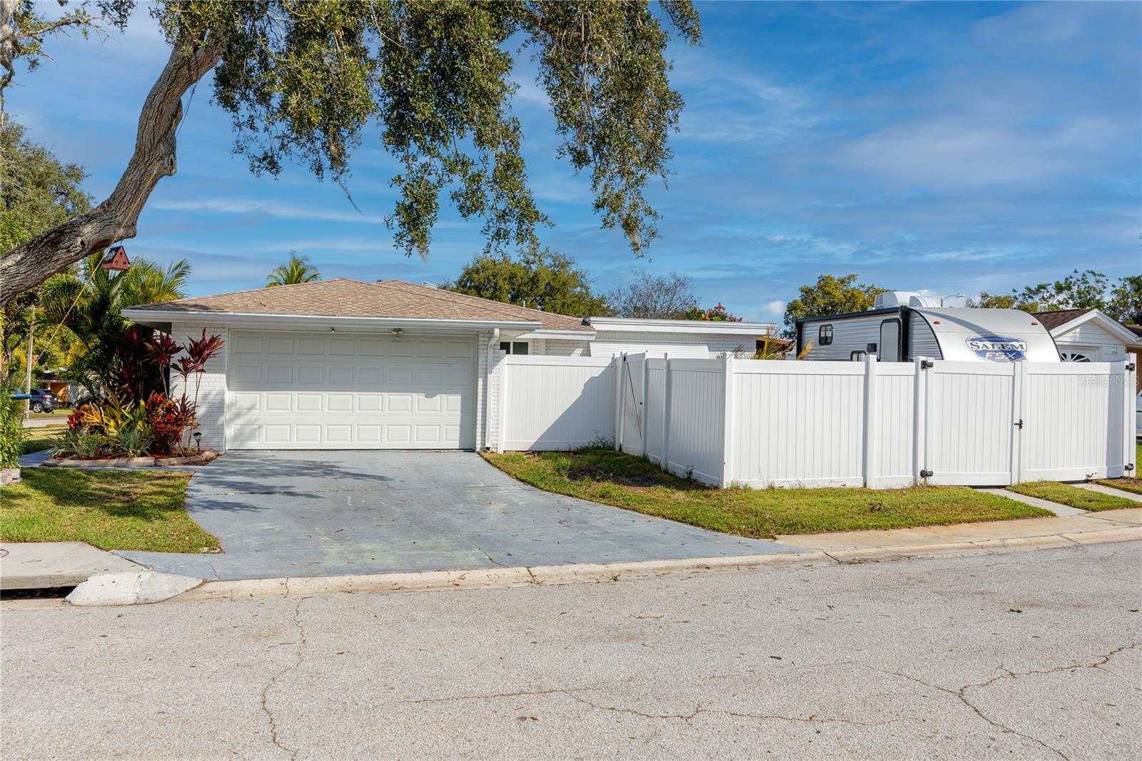 Image 4 of 37 For 7850 Raintree Drive