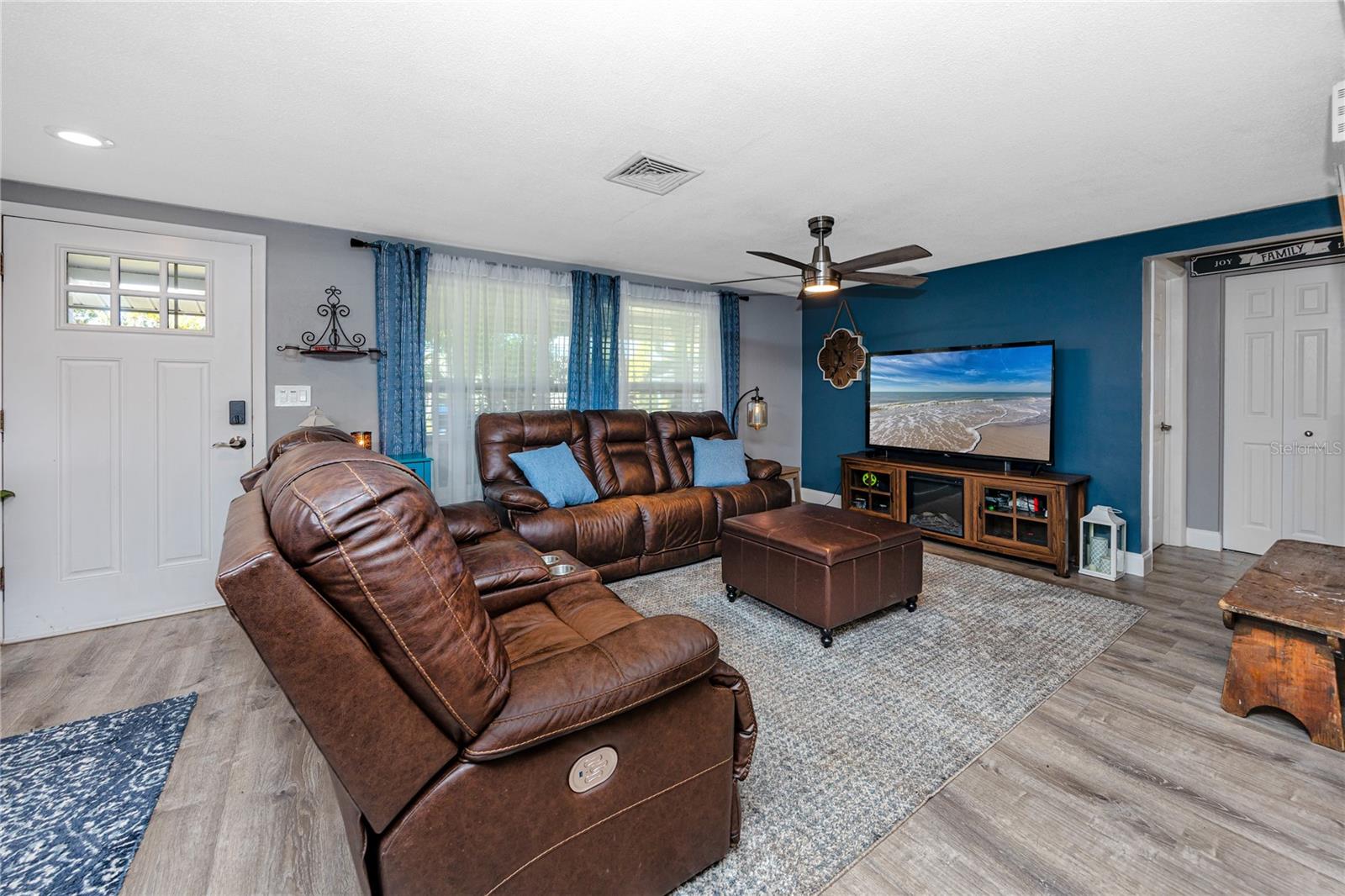 Image 9 of 37 For 7850 Raintree Drive