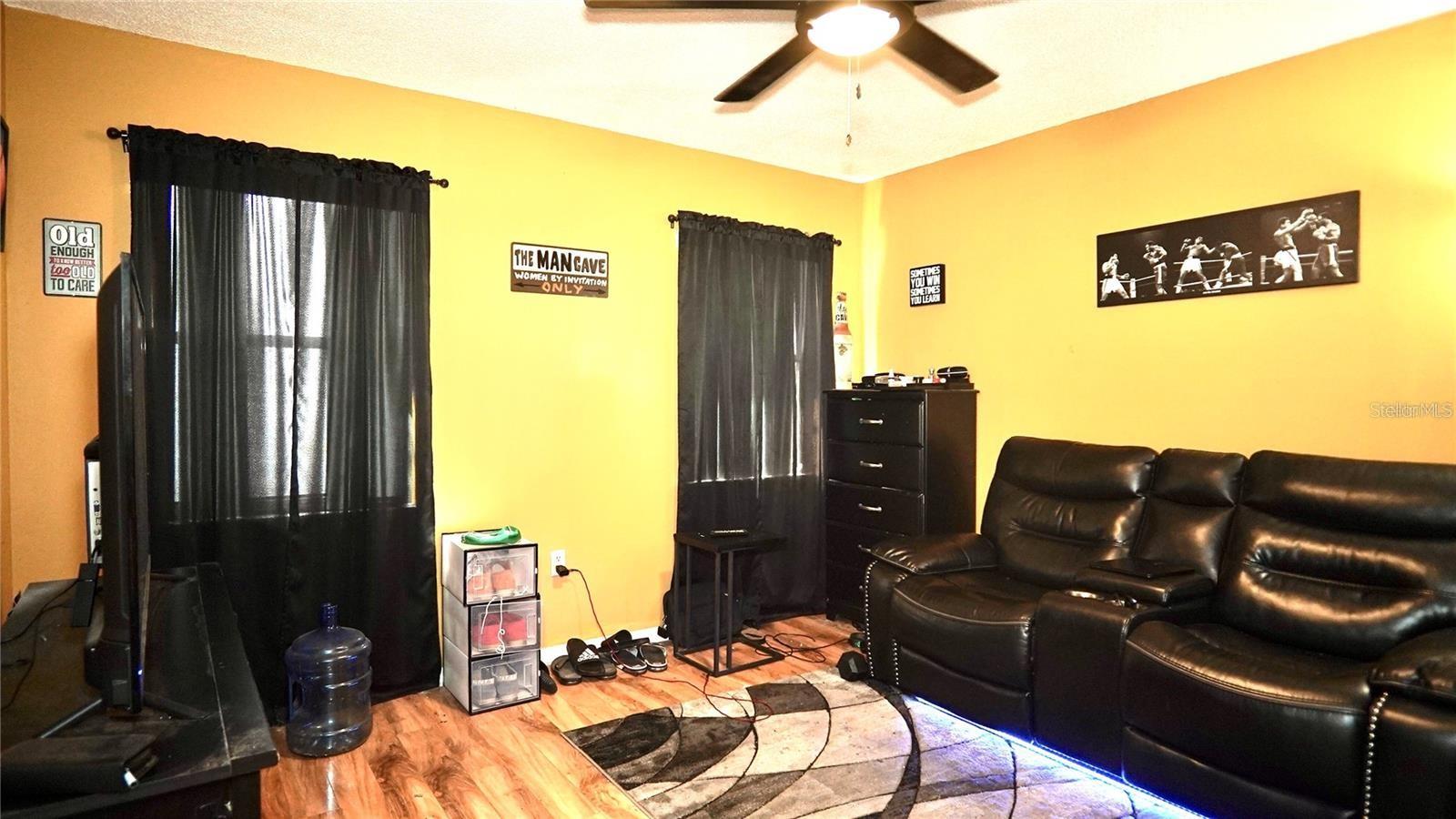 Listing photo id 12 for 10440 Laval Street