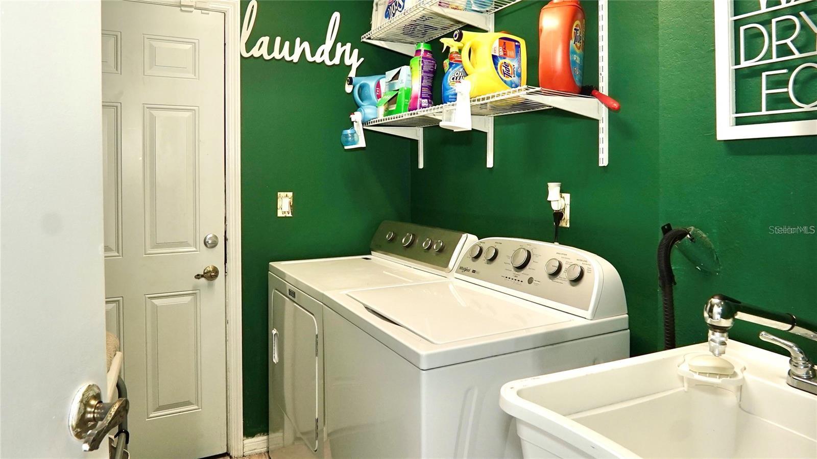 Listing photo id 13 for 10440 Laval Street