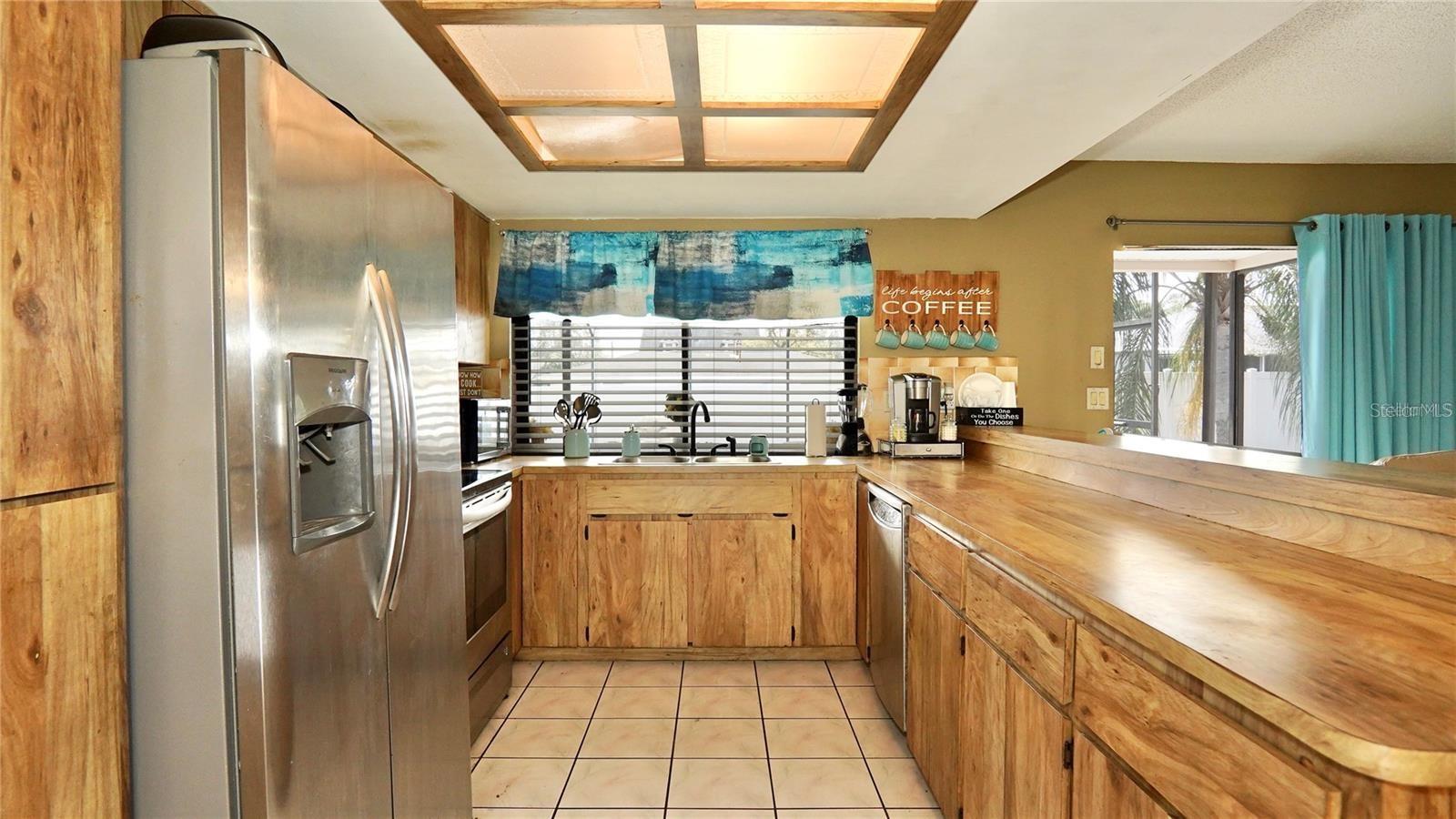 Listing photo id 14 for 10440 Laval Street