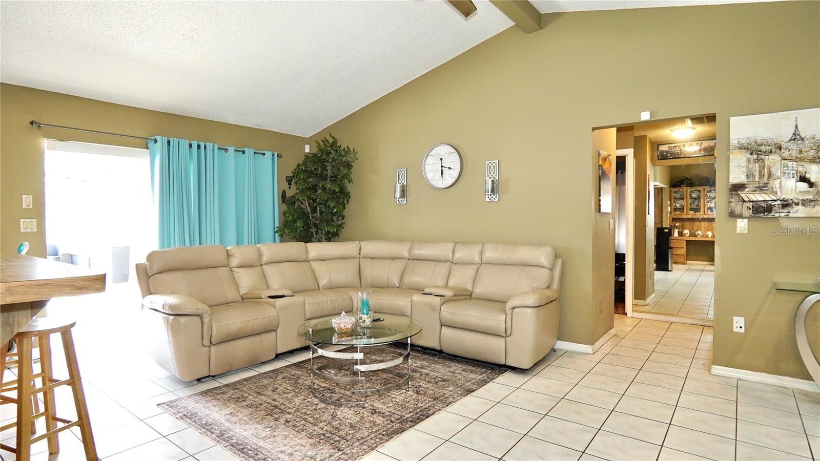 Listing photo id 16 for 10440 Laval Street