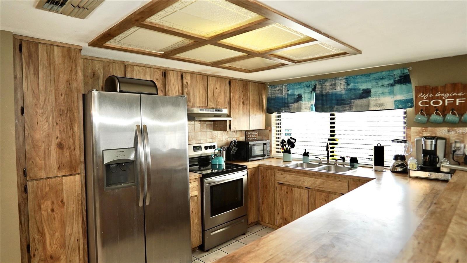 Listing photo id 17 for 10440 Laval Street