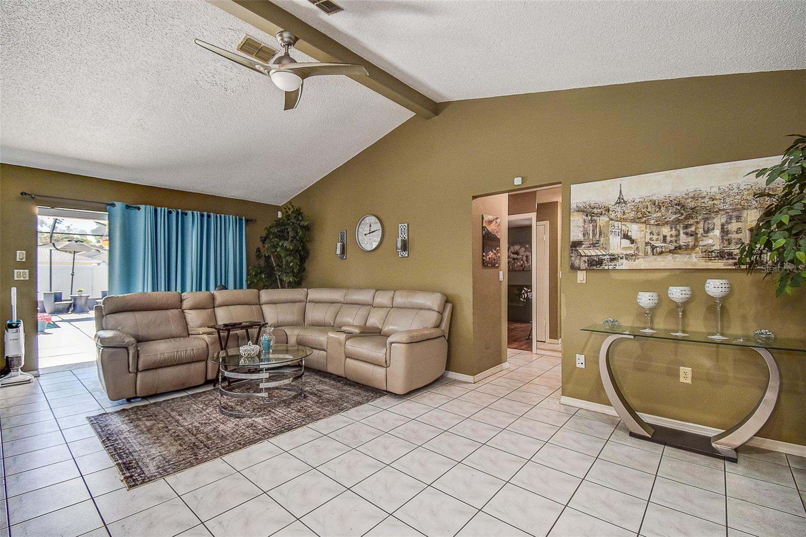 Listing photo id 23 for 10440 Laval Street