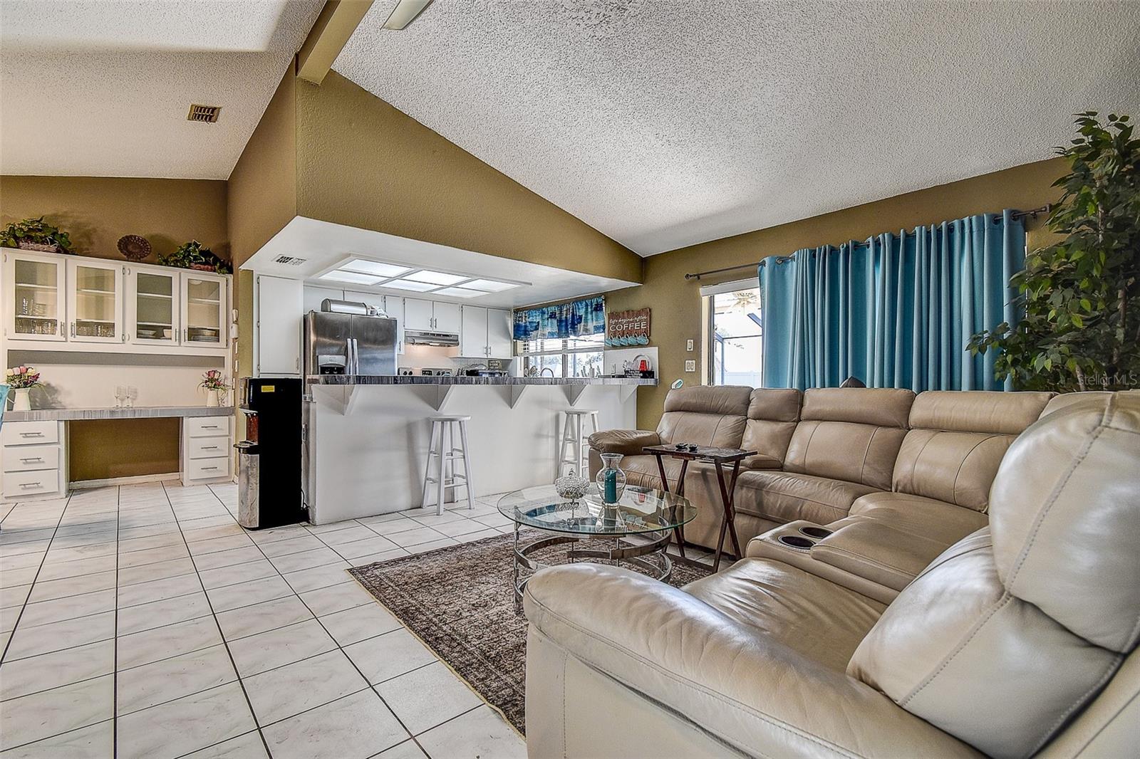 Listing photo id 24 for 10440 Laval Street