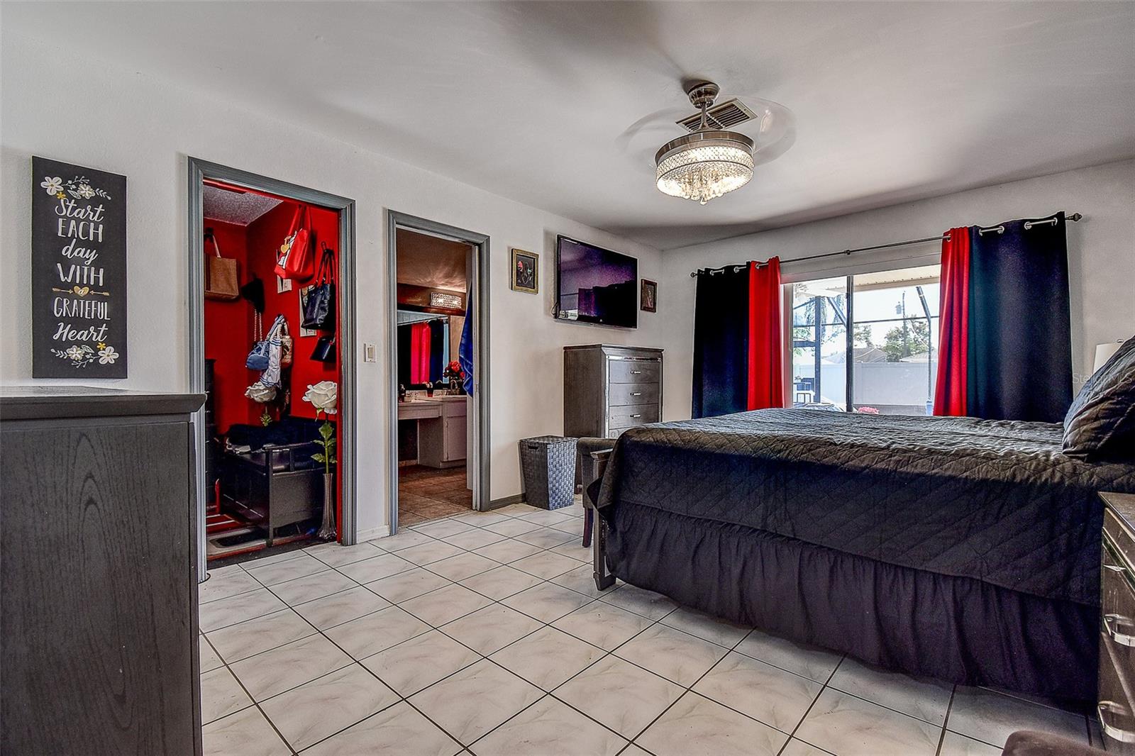 Listing photo id 26 for 10440 Laval Street