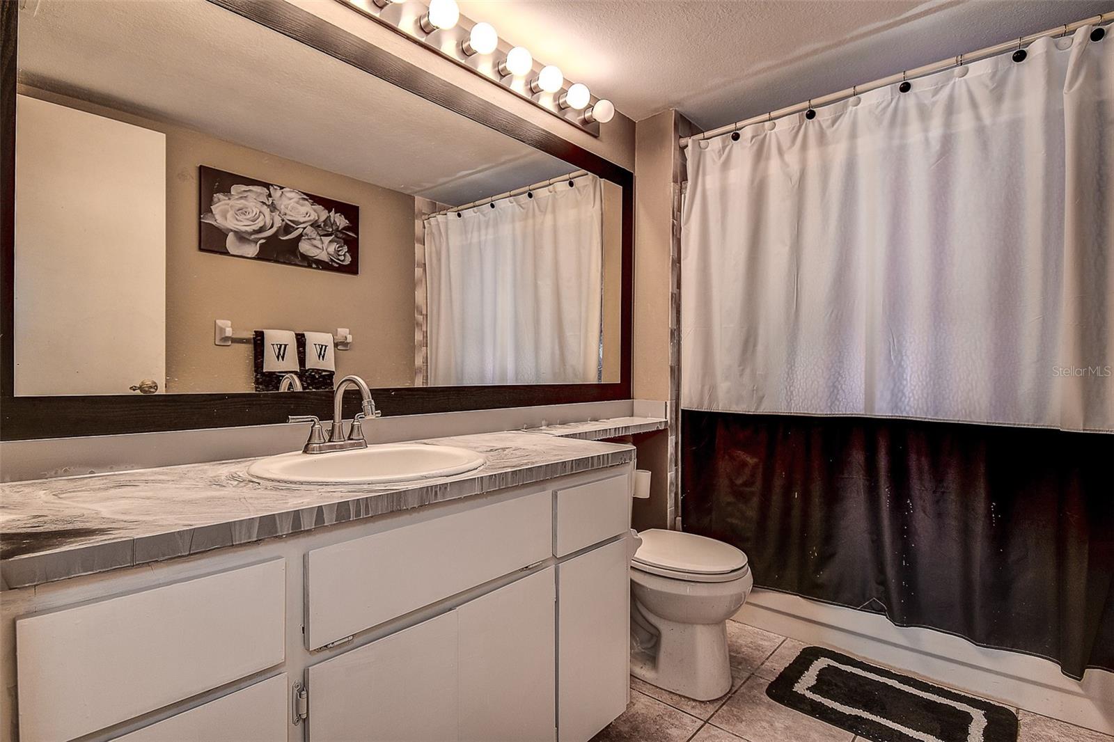 Listing photo id 29 for 10440 Laval Street