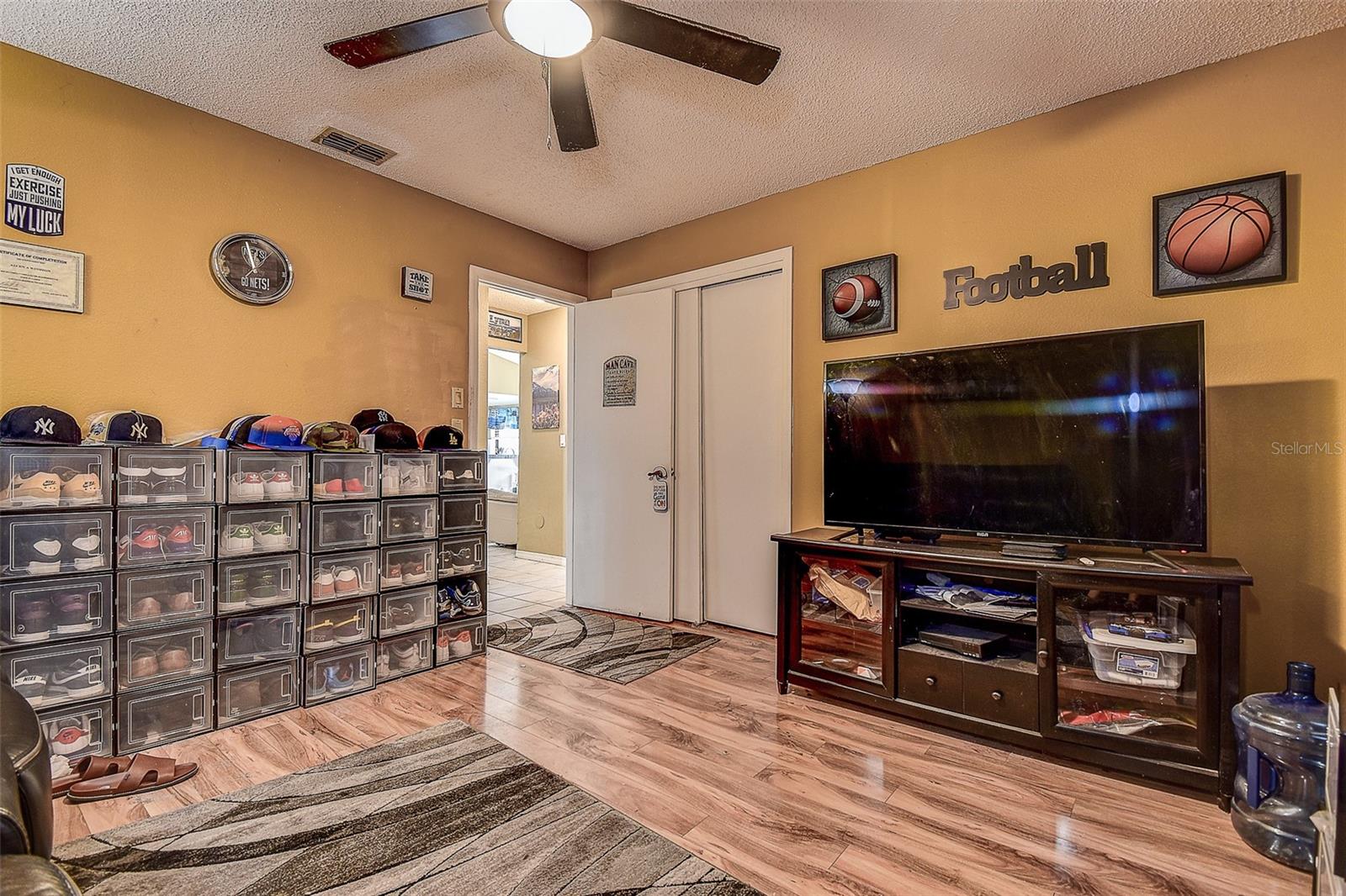 Listing photo id 31 for 10440 Laval Street