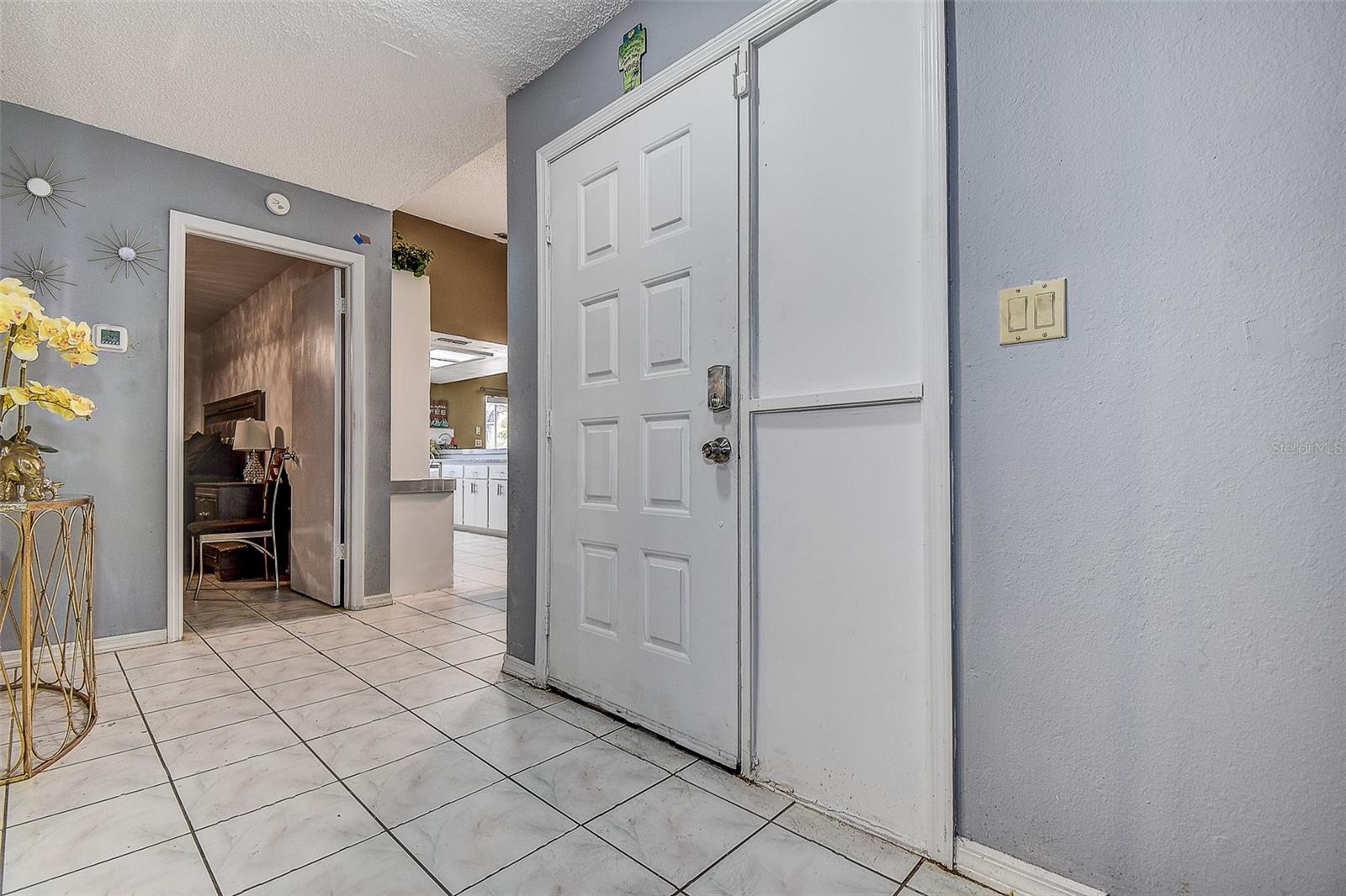 Listing photo id 36 for 10440 Laval Street