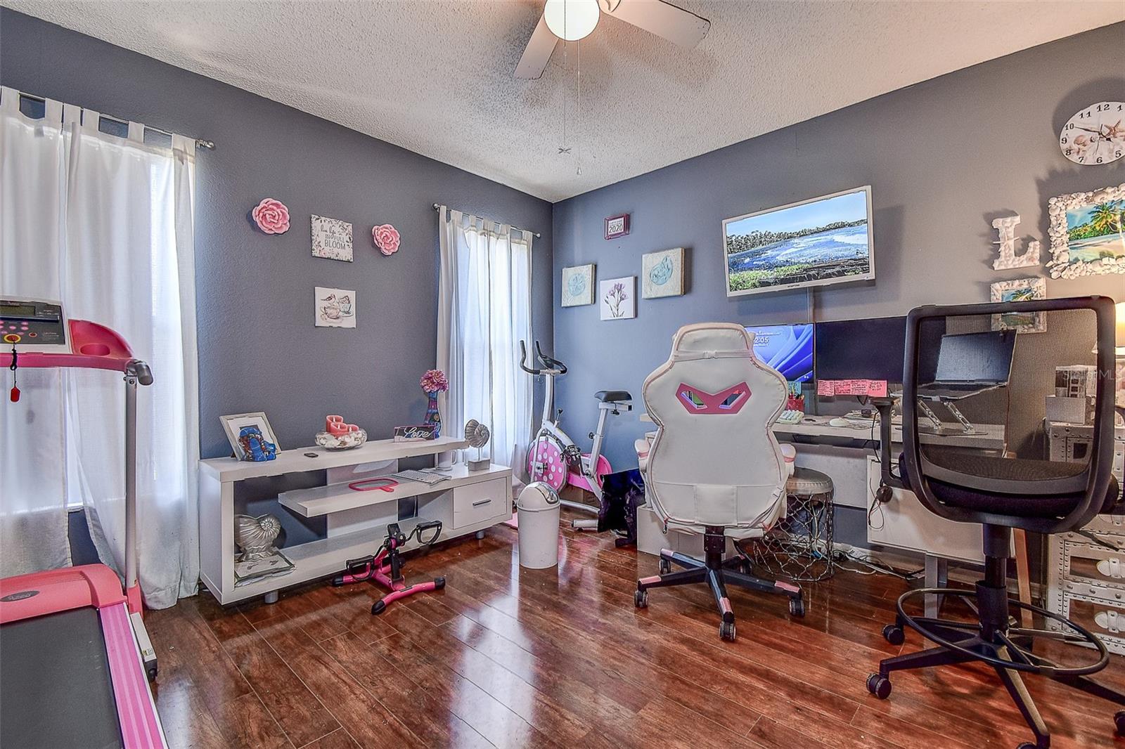 Listing photo id 37 for 10440 Laval Street