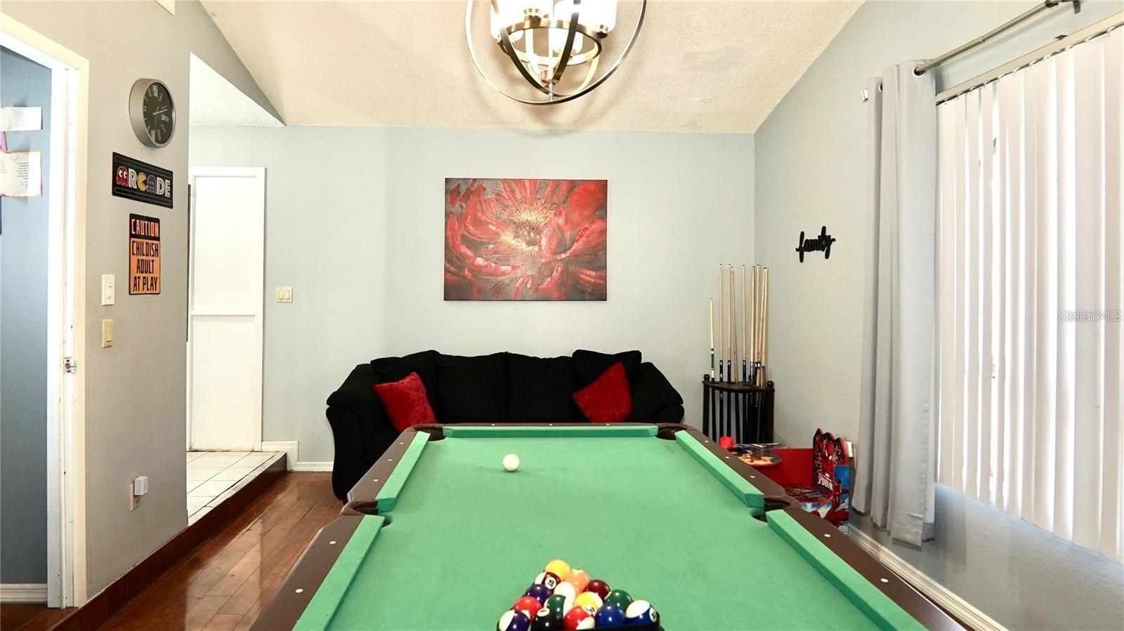 Listing photo id 2 for 10440 Laval Street