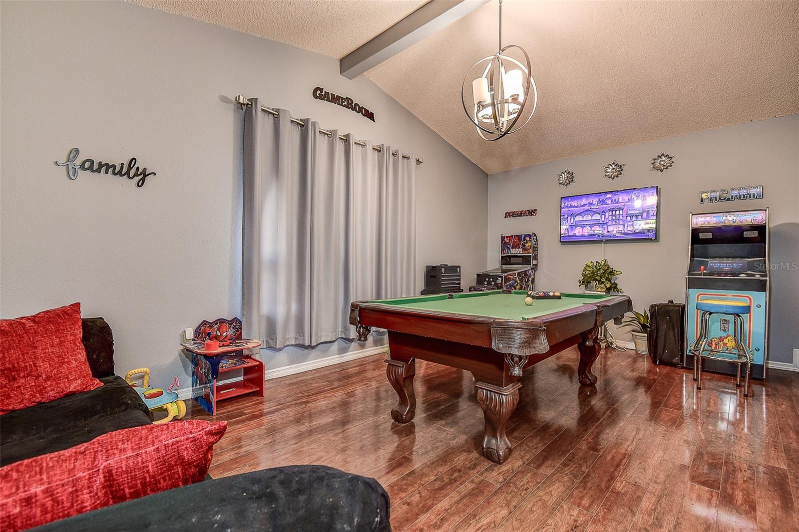 Listing photo id 39 for 10440 Laval Street