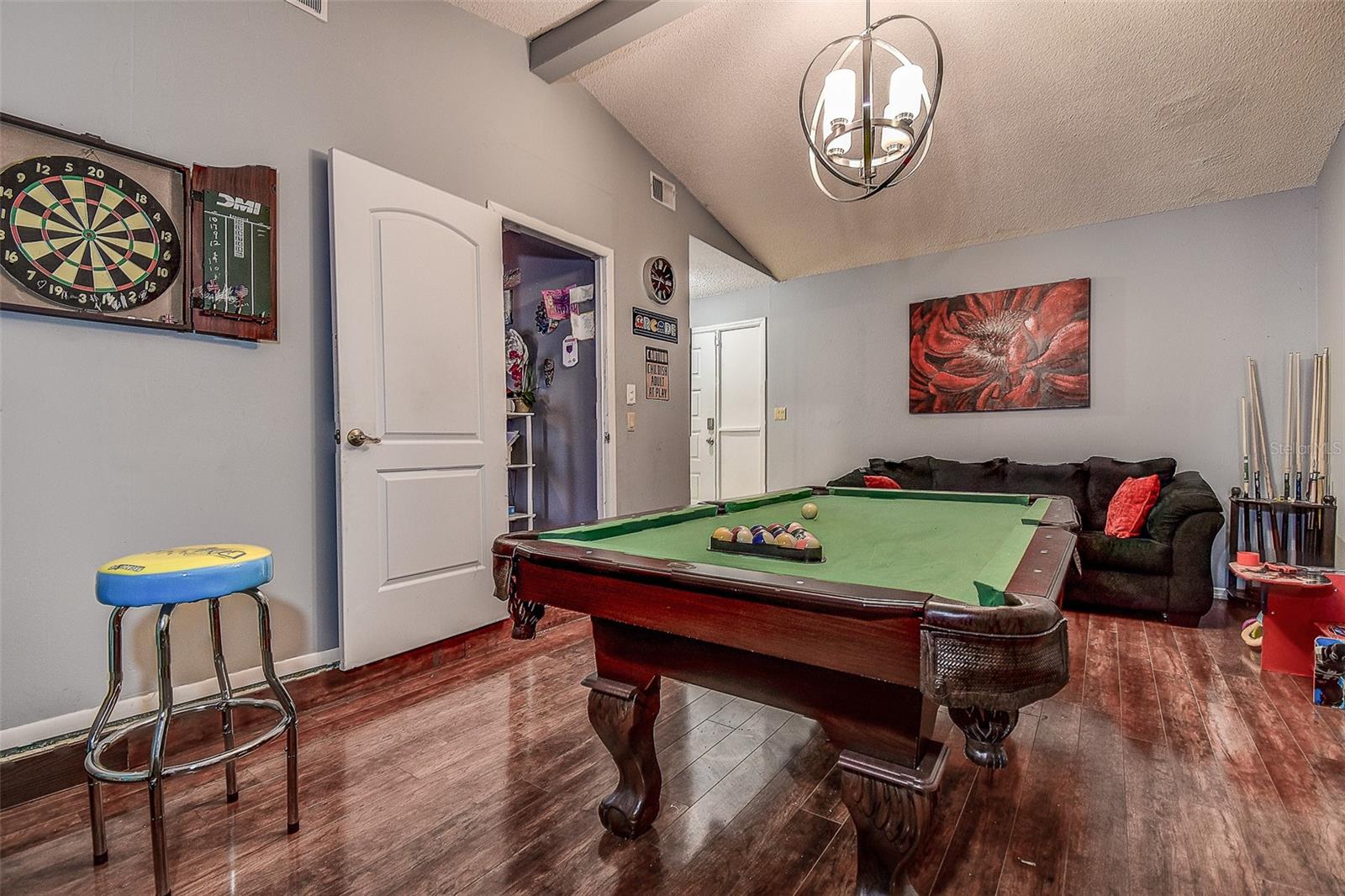 Listing photo id 40 for 10440 Laval Street