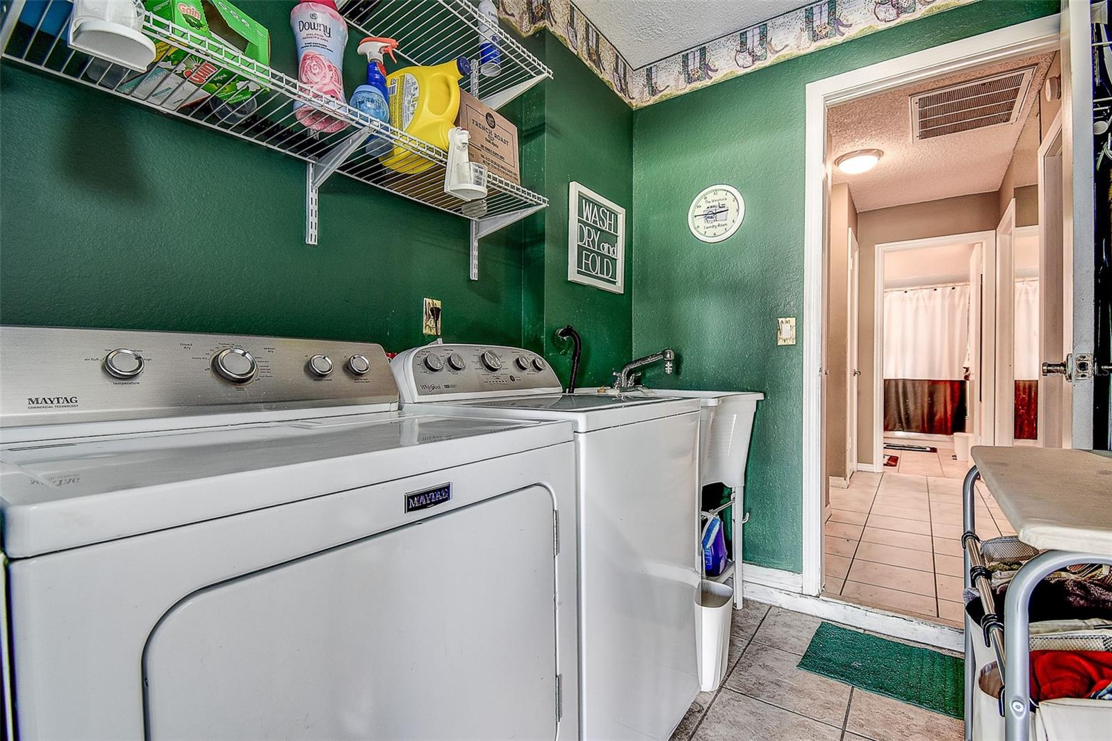 Listing photo id 42 for 10440 Laval Street