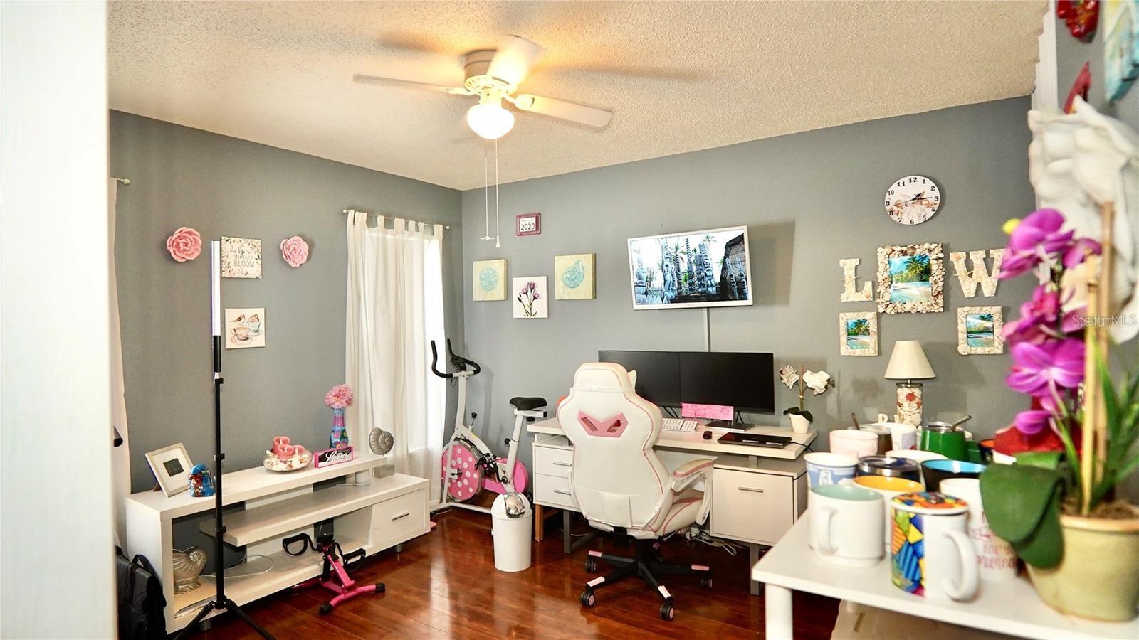 Listing photo id 3 for 10440 Laval Street