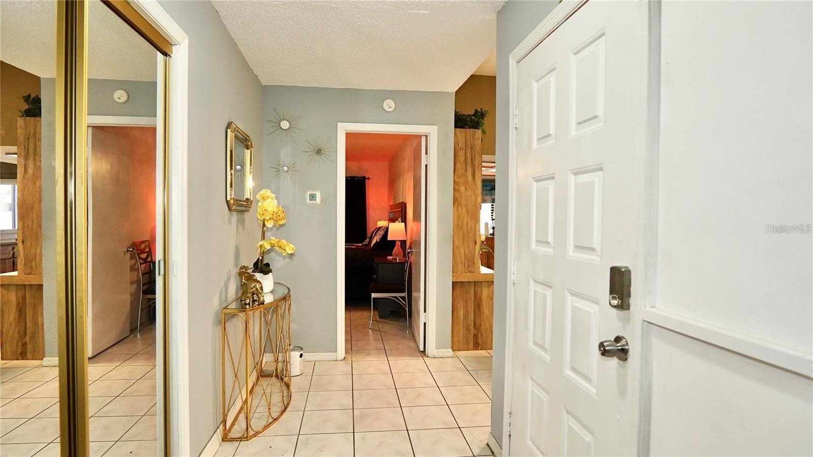 Listing photo id 4 for 10440 Laval Street