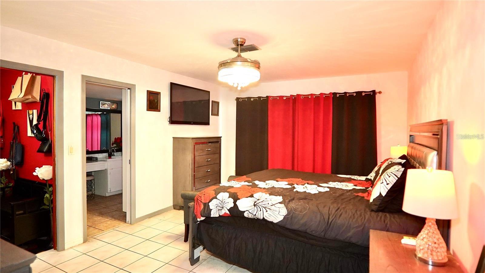 Listing photo id 5 for 10440 Laval Street