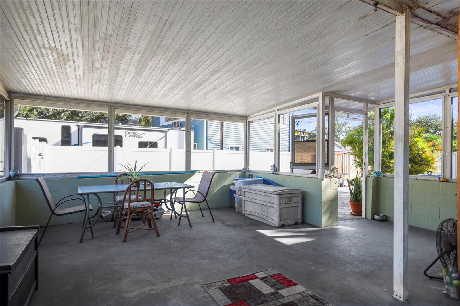 Image 27 of 36 For 401 Davison Avenue Ne