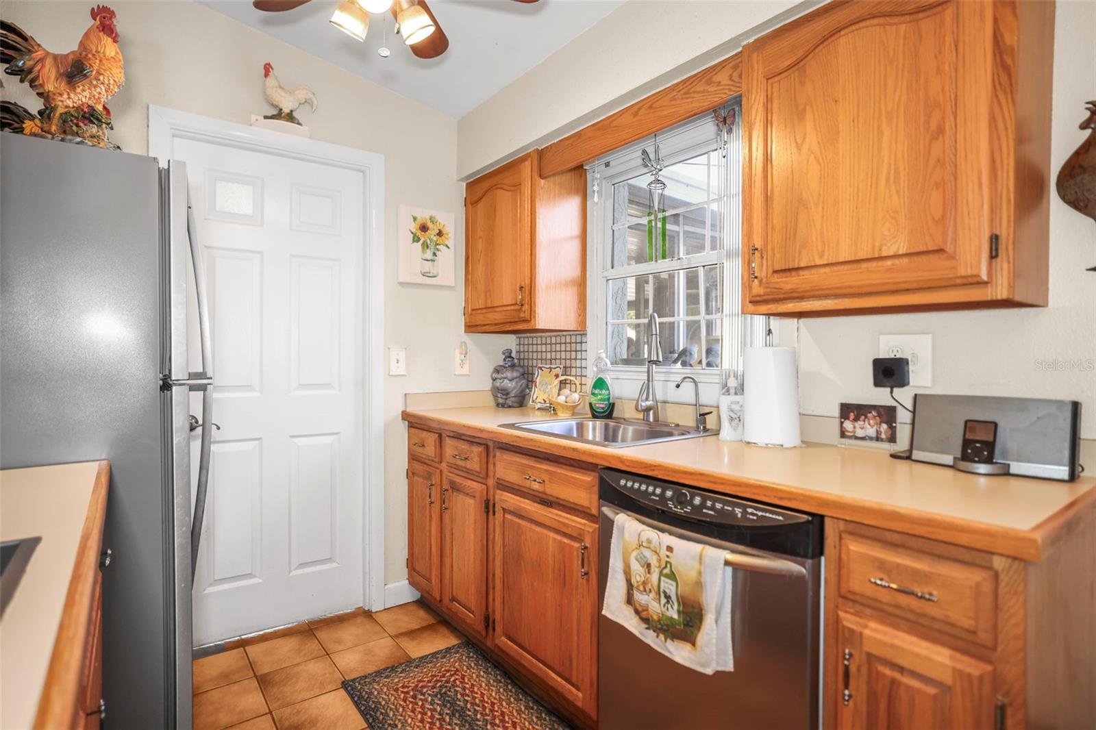 Image 8 of 36 For 401 Davison Avenue Ne