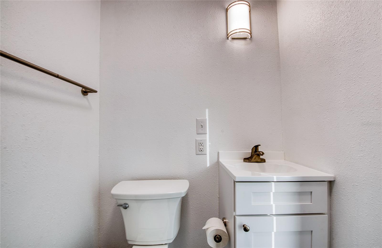 Image 11 of 30 For 19506 Gulf Boulevard 4