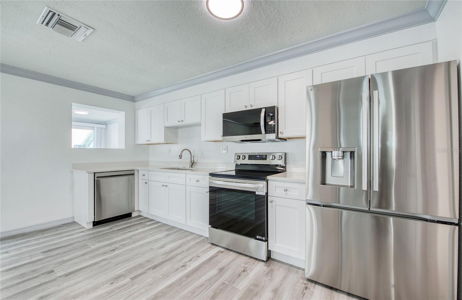 Image 18 of 30 For 19506 Gulf Boulevard 4