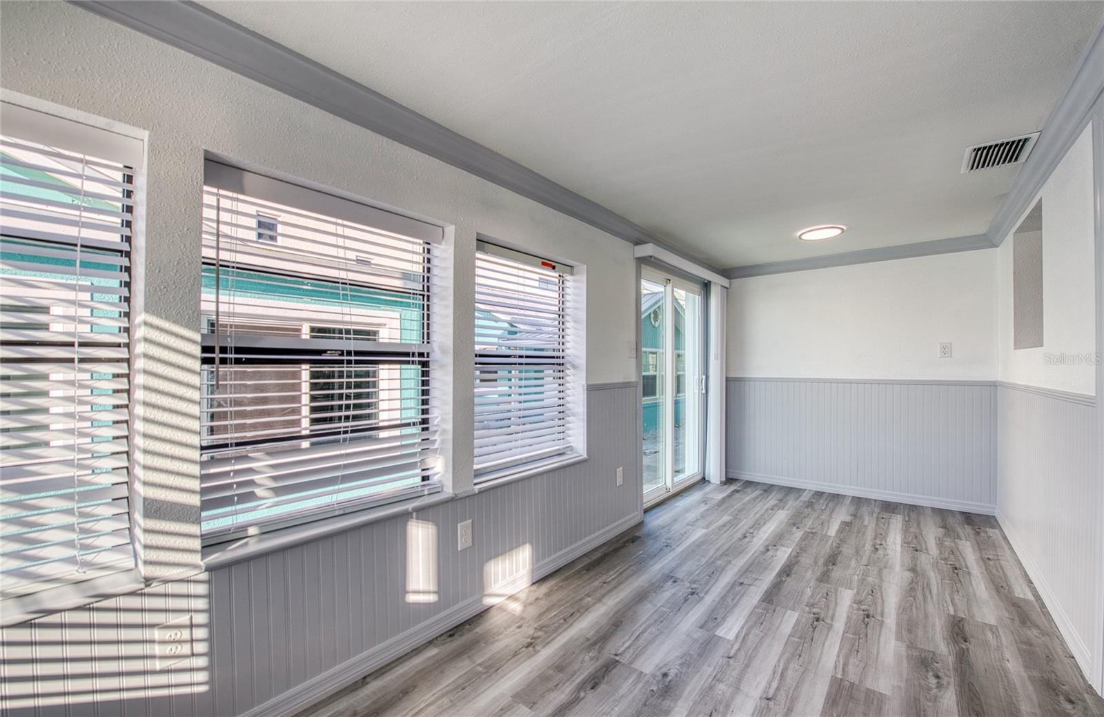 Image 27 of 30 For 19506 Gulf Boulevard 4