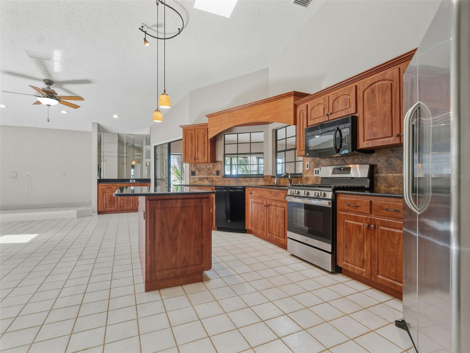 Image 7 of 21 For 1714 Palomino Drive