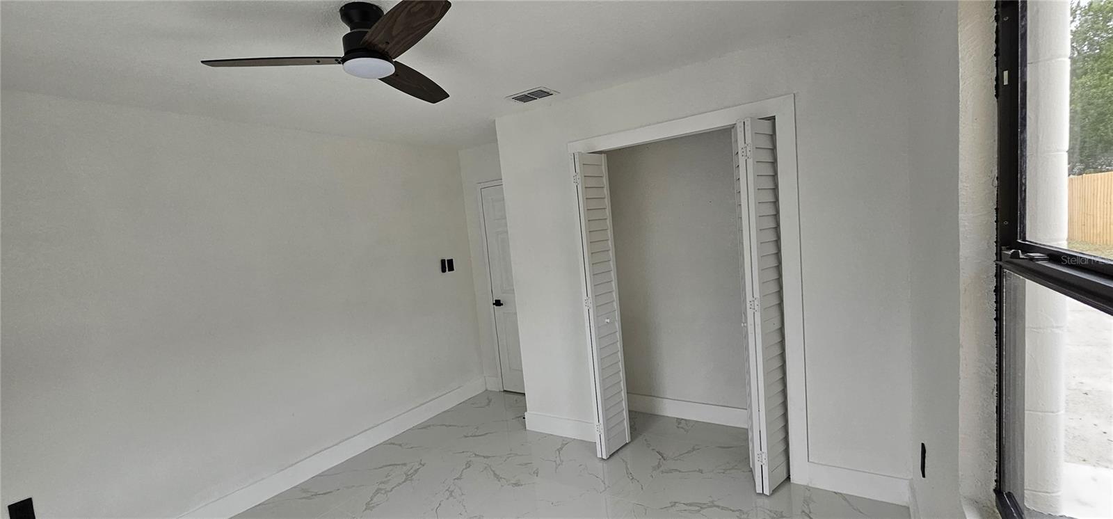 Listing photo id 11 for 1506 Poinsettia Avenue