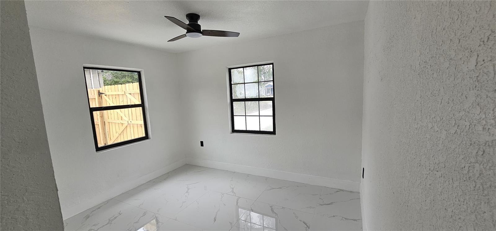 Listing photo id 14 for 1506 Poinsettia Avenue