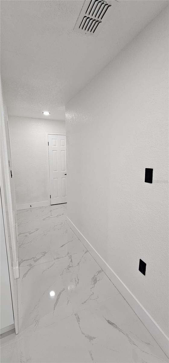 Listing photo id 16 for 1506 Poinsettia Avenue